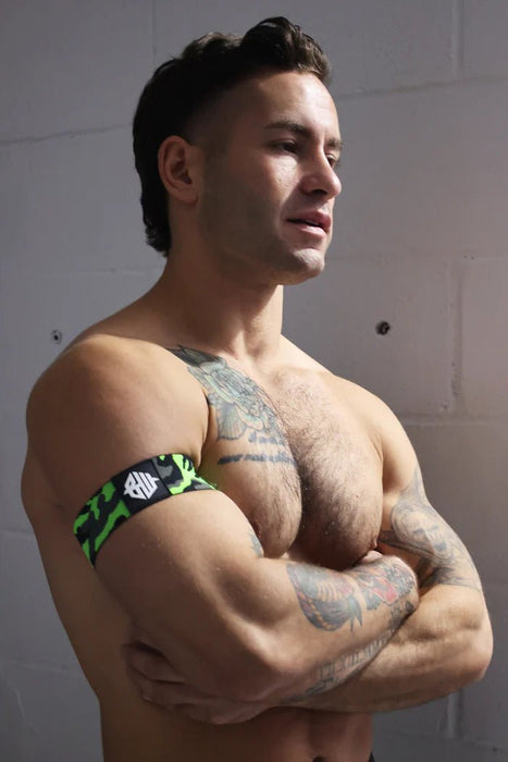 BREEDWELL Neo Camo Armbands Glow in Blacklight Neon Green - SexyMenUnderwear.com