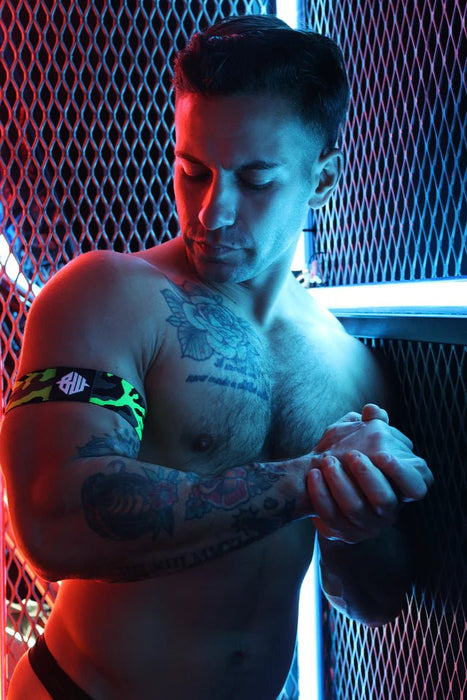 BREEDWELL Neo Camo Armbands Glow in Blacklight Neon Green - SexyMenUnderwear.com