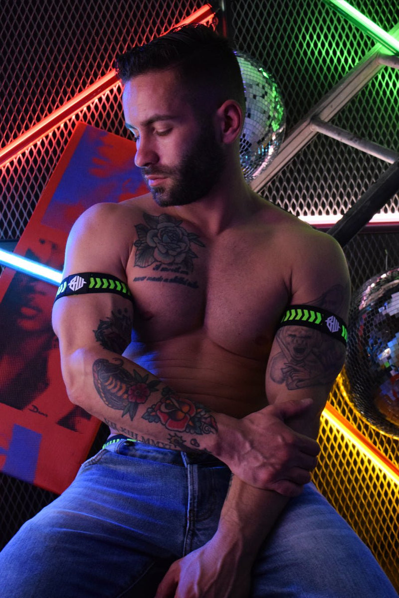 BREEDWELL Armbands Nightcrawler Raised & Rubberized Chevron Design Neon Green 20 - SexyMenUnderwear.com