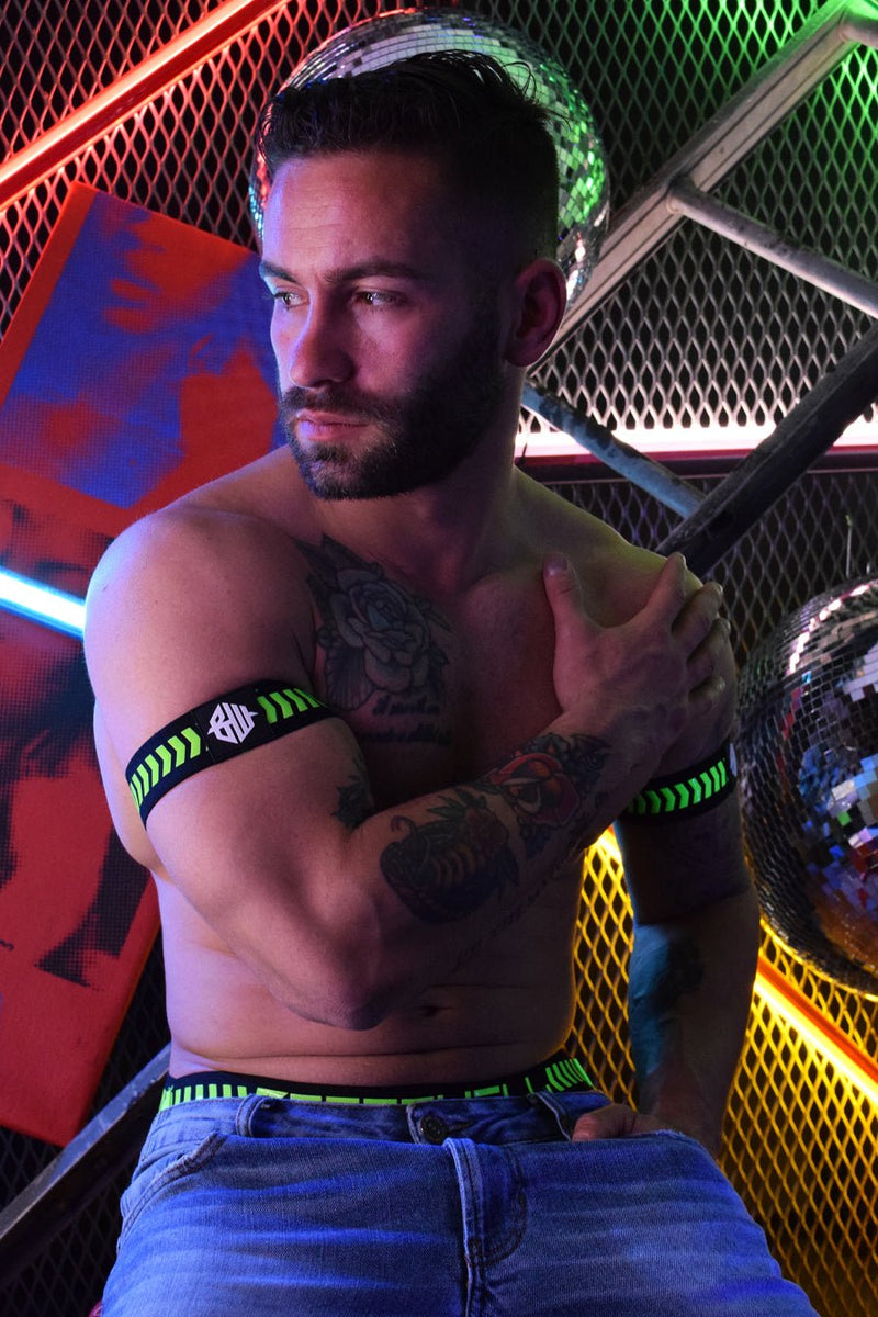 BREEDWELL Armbands Nightcrawler Raised & Rubberized Chevron Design Neon Green 20 - SexyMenUnderwear.com